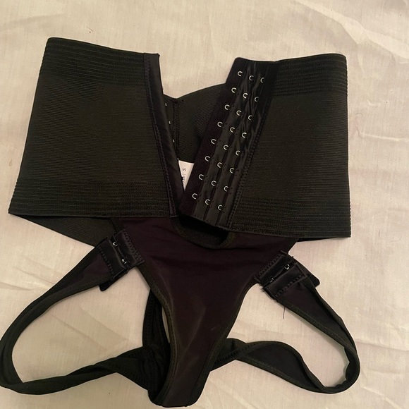 Tummy control and buttock lift - Picture 4 of 4